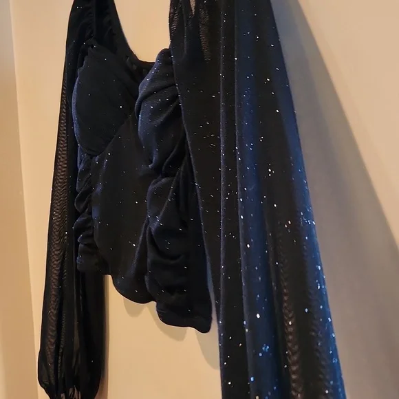Black crop sparkled top with shear sleeves size small - Picture 4 of 7